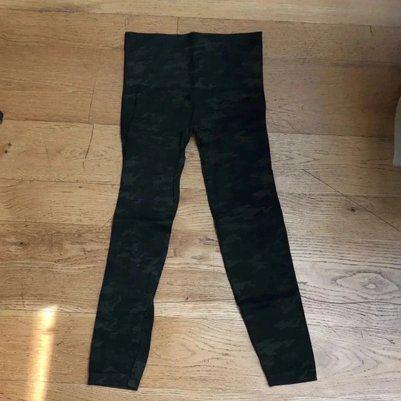 SPANX Camo Leggings. XL - Picture 1 of 5